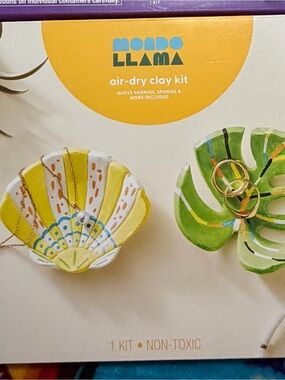 Mondo Llama Yellow & Green Air-Dry Clay Kit for Kids